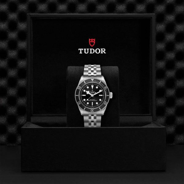 TUDOR Black Bay mit Edelstahlband in TUDOR Verpackung